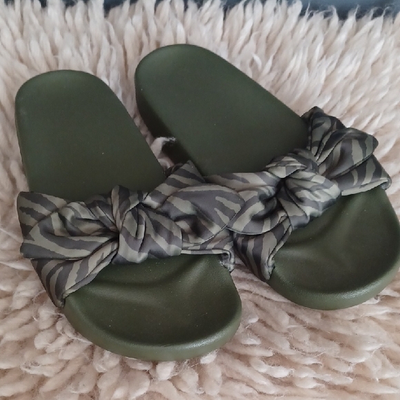 PINK Victoria's Secret Shoes - Pink Sandals